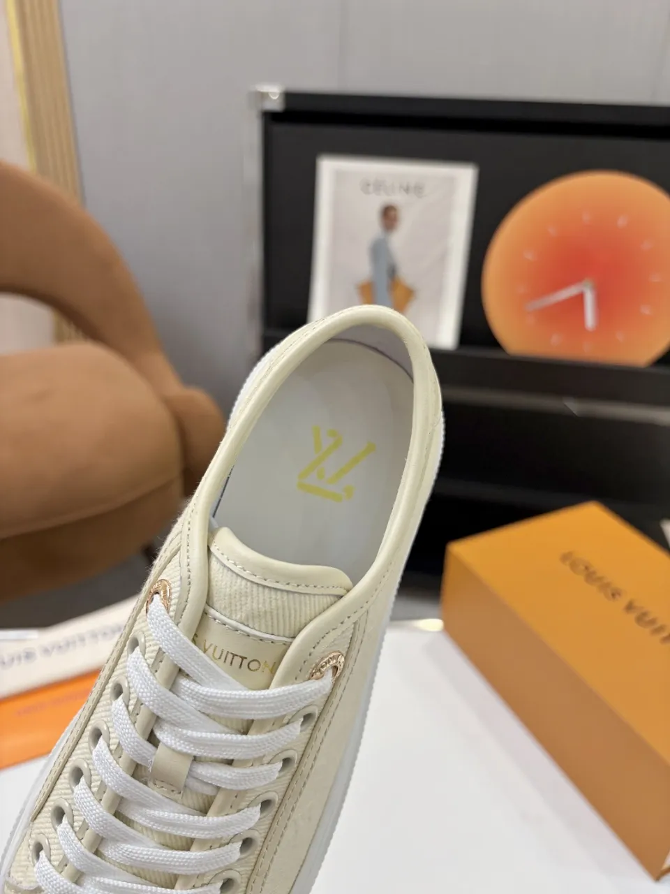 p580🐮🐮LV couple skate shoes｜Classic jacquard, the ultimate code for a sweet outing! 👫** This pair of shoes is Louis Vuitton's love letter to fashionistas💌 - **classic presbyopic skate shoes**, the perfect choice for couples to go out on the street!    🔸 **Luxury details are a must-have**: Jacquard fabric   🔸 **So comfortable that you don’t want to take it off**: The sheepskin lining is skin-friendly and breathable, warm in autumn and winter without stuffing your feet, refreshing in spring and summer without being sticky, and you can wear it with a high-end feel in all seasons!   🔸 **Steady sense of security**: Non-slip rubber outsole, perfect grip, accompanying you through romantic streets.    **💑 Couple outfit inspiration**: ▪️ For boys, pair with leggings + baseball cap for a trendy street look!   ▪️ Girls can wear short skirts or shark pants, and the sweet and cool style is easy to choose~ **#Louis Vuitton #couple shoes #presbyopia classic** **👉 Click to collect and become the most fashionable CP in the circle of friends with him! ** Fabric: Imported cowhide/classic jacquard fabric Lining: Sheepskin lining Sole: Original rubber sole Size: Women’s size 35-42 (40/41/42 customized) Men’s size 39-45 (39.45 customized)